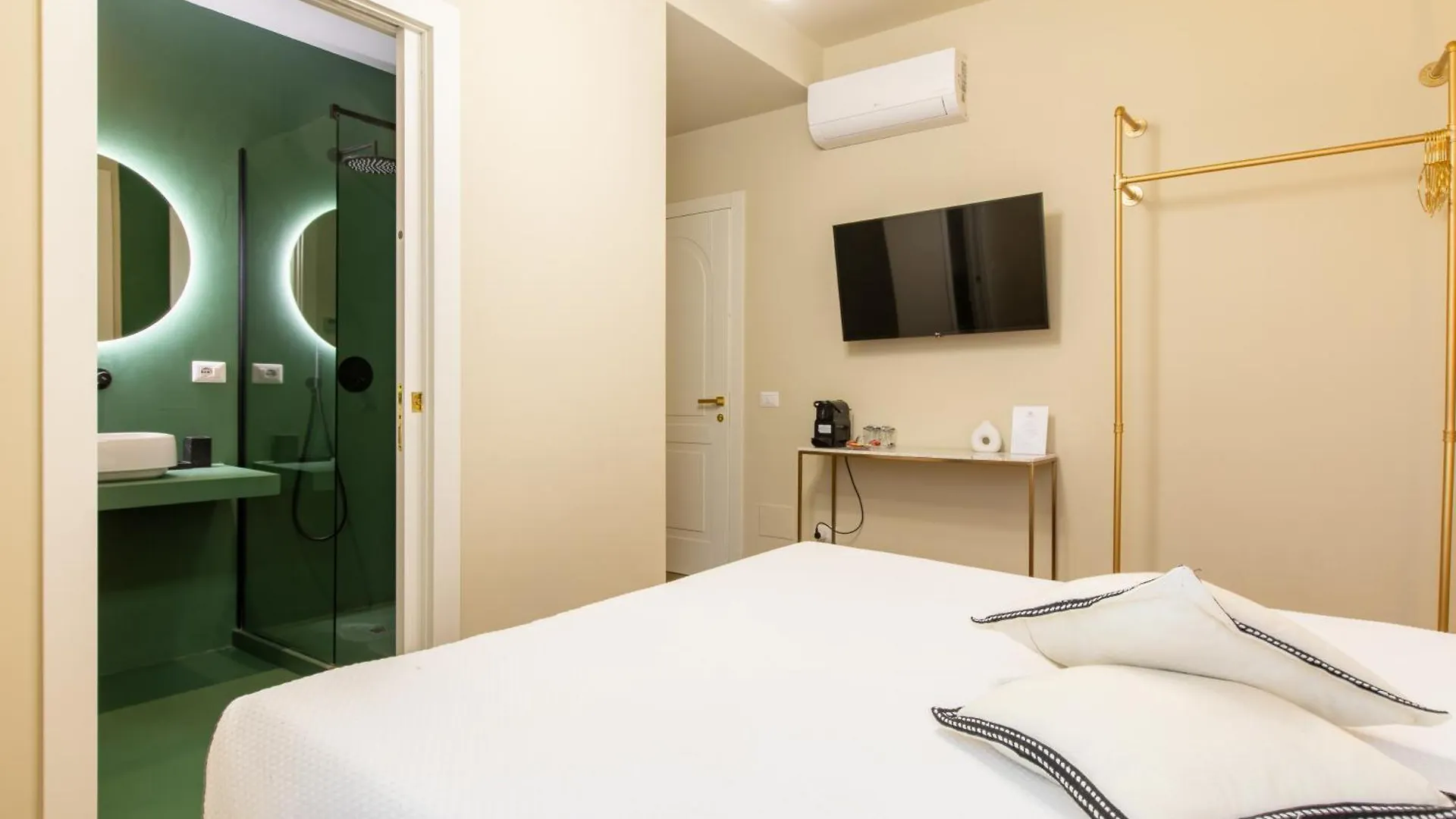 Daplace - Corso Sempione Suites Milão 0*,