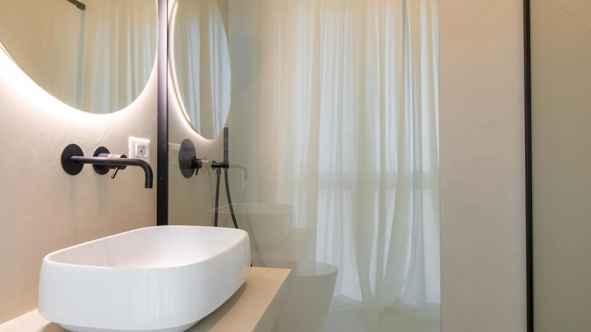 Daplace - Corso Sempione Suites Milão 0*,  Itália